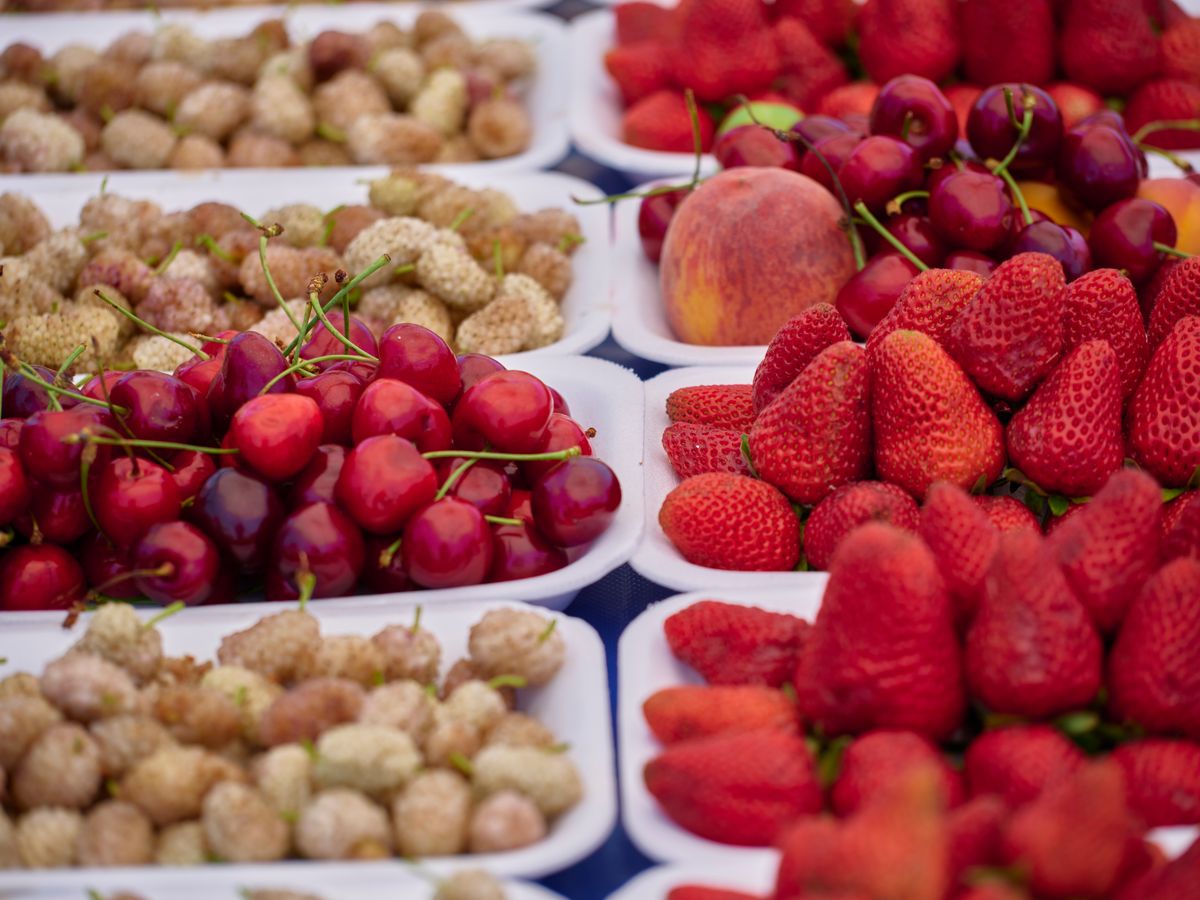 Fresh strawberries and peaches