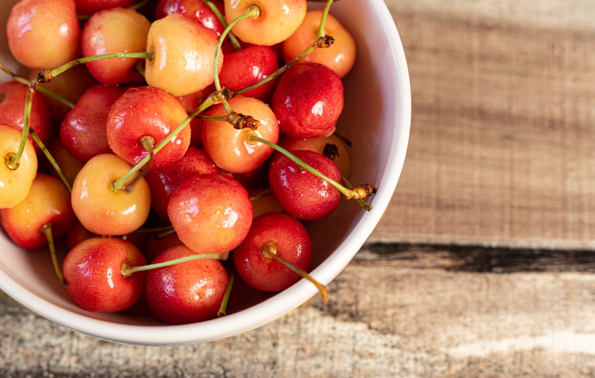 A bowl of fresh cherries